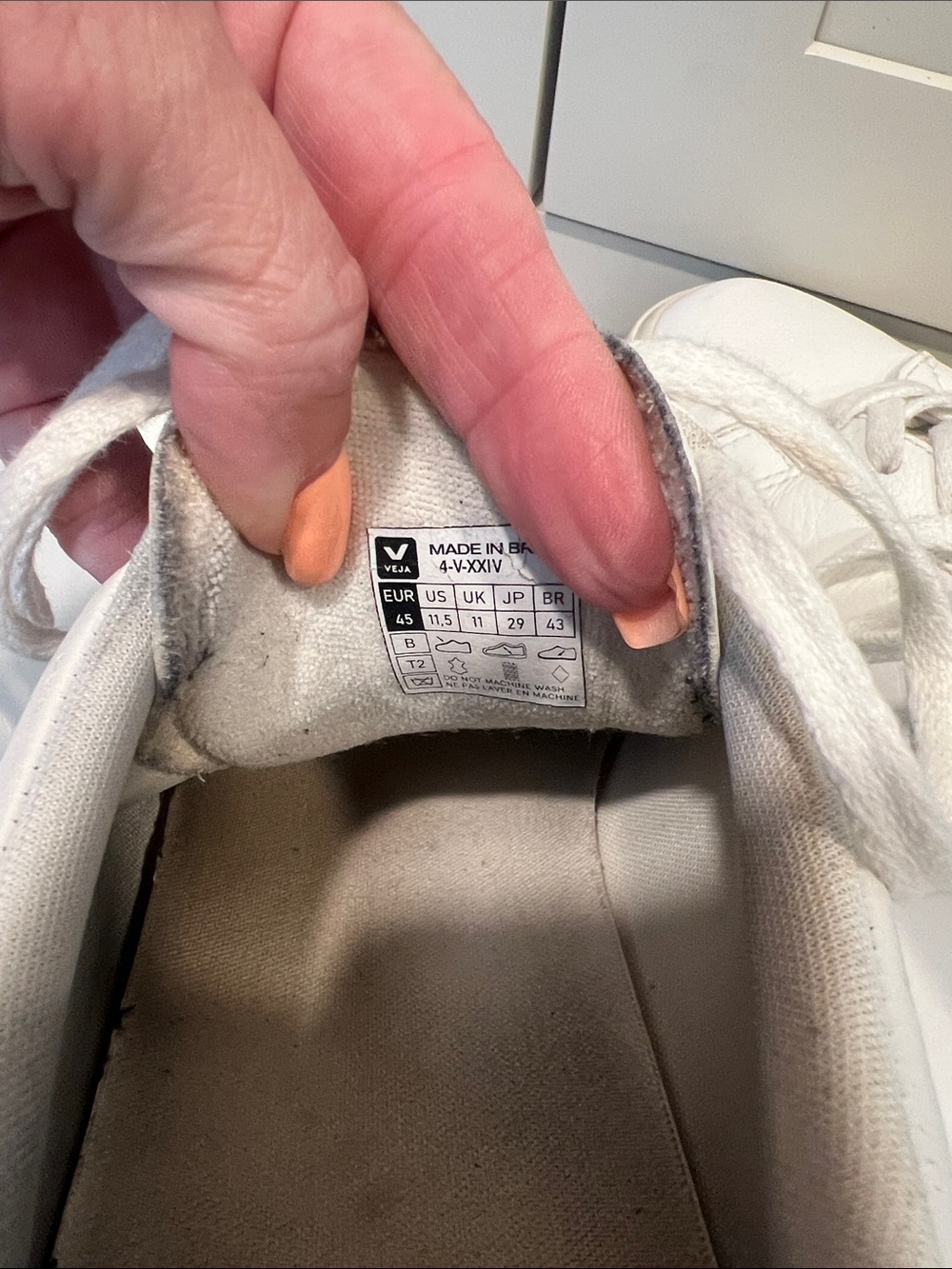 Veja White Leather Men's Sneakers with Army Green  'V' Logo - Picture 6 of 9